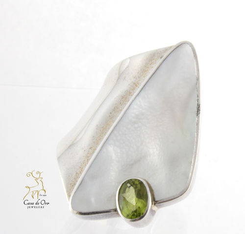 Mother of Pearl and Peridot Ring