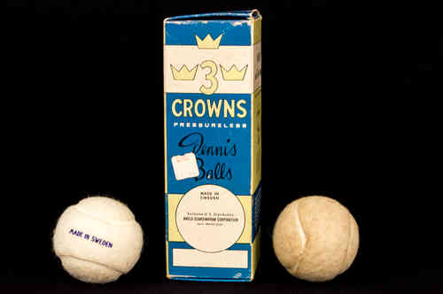 Three Crowns Tennis Ball Box with Two Balls